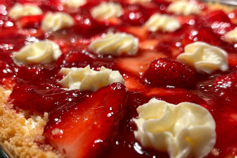 Fresh ingredients for Strawberry Cheesecake Crumble Delight